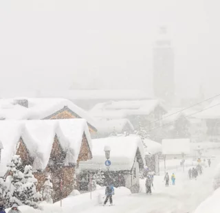 Verschneite Lech Lodge im Winter © JK Lodge GmbH