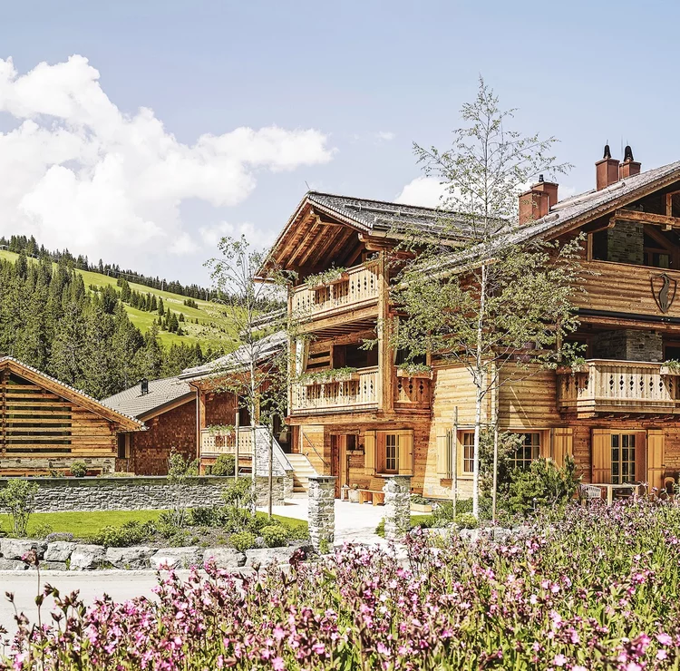 Lech Lodge Aussenansicht Sommer 