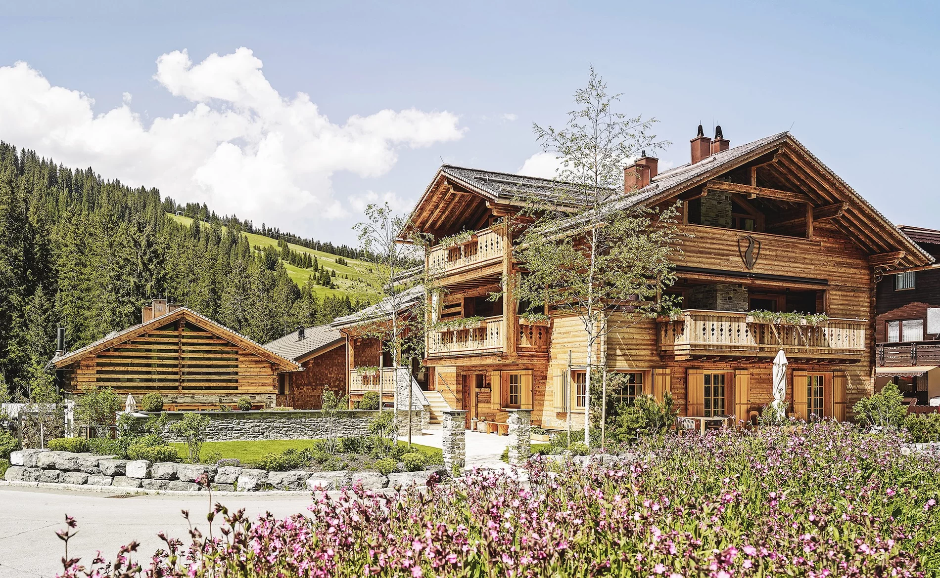 Lech Lodge Aussenansicht Sommer 