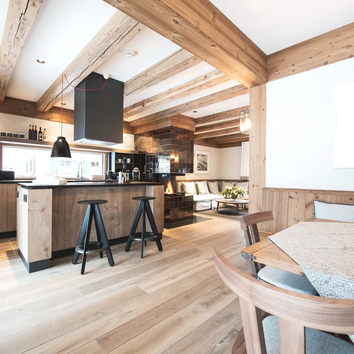 Chalet Arlberg Wohnbereich und Küche © JK Lodge GmbH