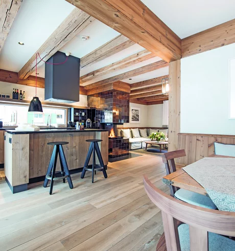 Chalet Arlberg Wohnbereich und Kueche © JK Lodge GmbH