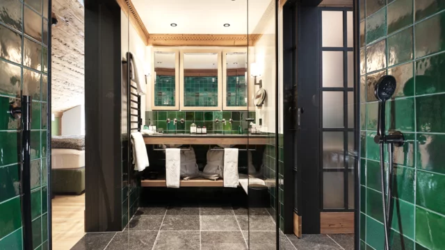 Chalet Loft grosses Badezimmer © JK Lodge GmbH