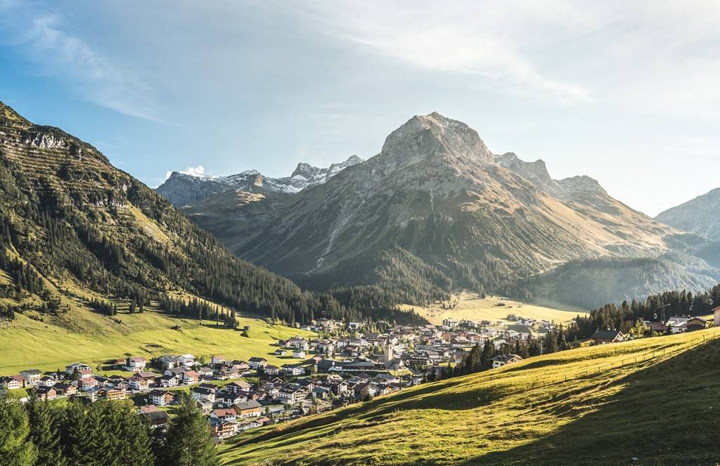 chalet-lech-luxuschalet-am-arlberg-lech-lodge-Sommer_01