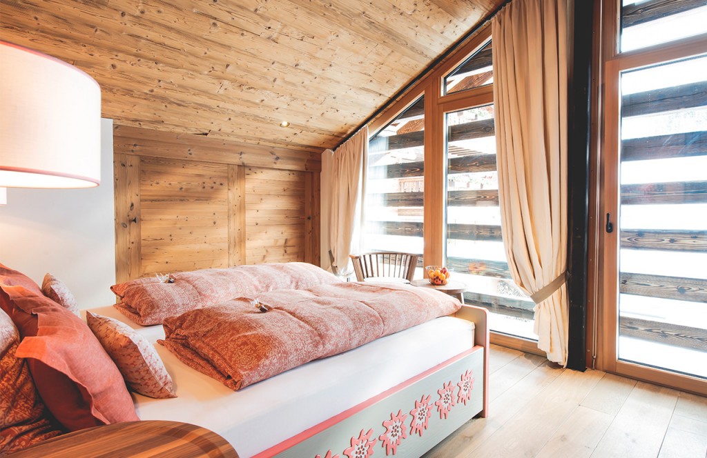 chalet-lech-luxuschalet-am-arlberg-lech-lodge-schlafzimmer-Arlberg_03