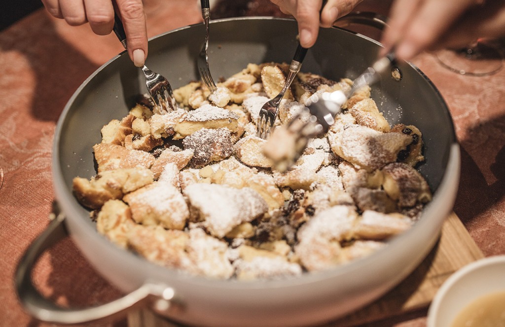 chalet-lech-luxuschalet-am-arlberg-lech-lodge-luxusferienwohnung-kaiserschmarren-essen