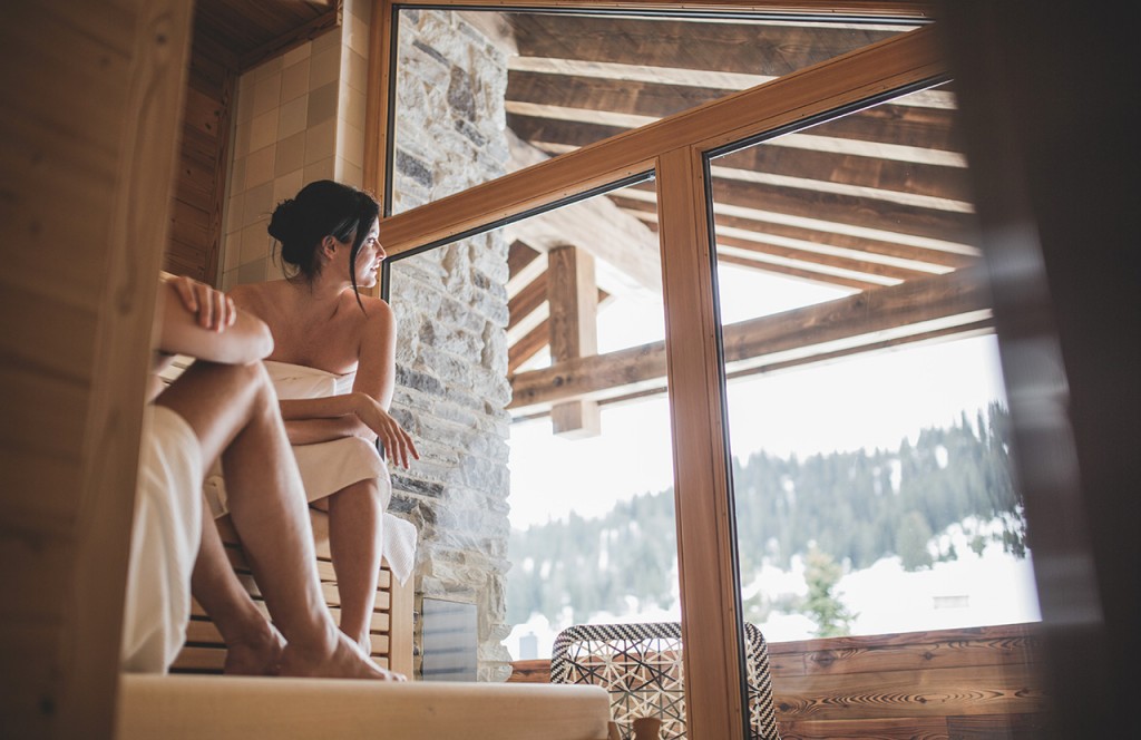 chalet-lech-luxuschalet-am-arlberg-lech-lodge-luxusferienwohnung-sauna-zimmer-balkon-aussicht-natur