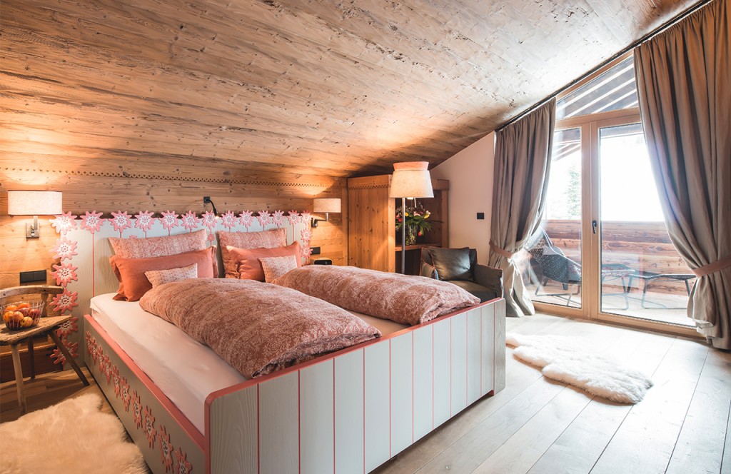 chalet-lech-luxuschalet-am-arlberg-lech-lodge-traditionell-balkon_03